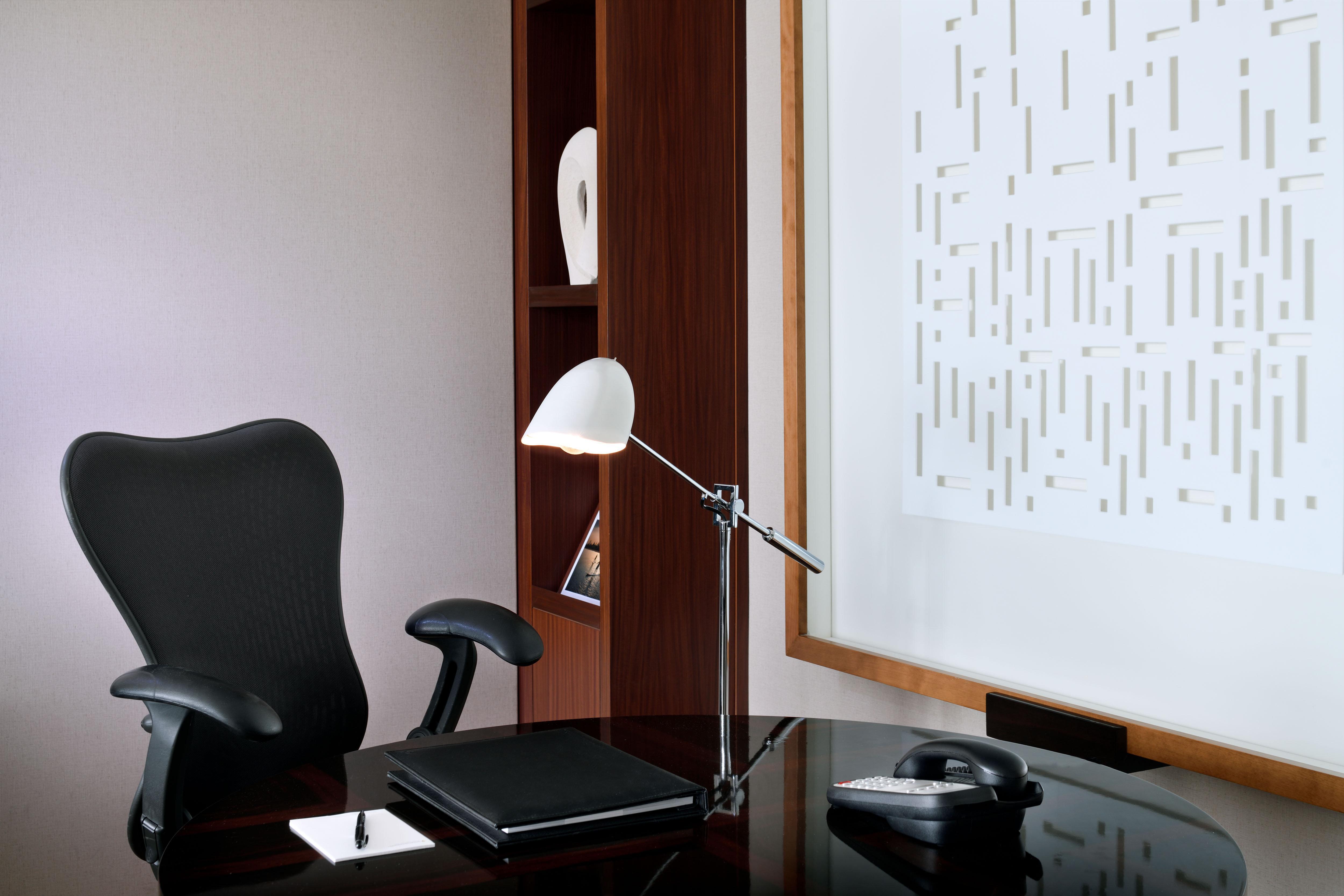 Intercontinental Dubai Festival City By Ihg Zewnętrze zdjęcie A modern office
