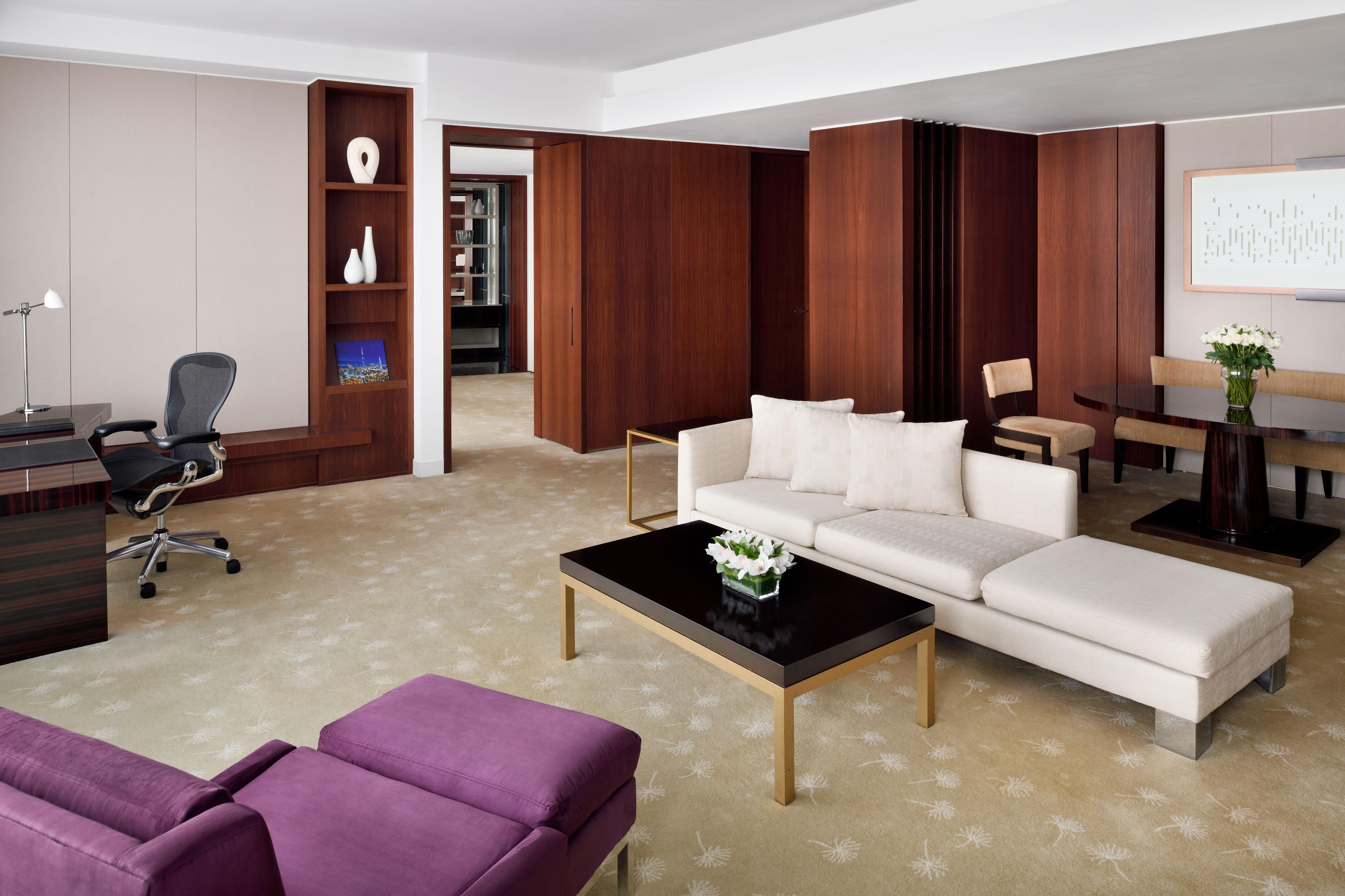 Intercontinental Dubai Festival City By Ihg Zewnętrze zdjęcie A suite at the Conrad Hilton London St. George's Wharf