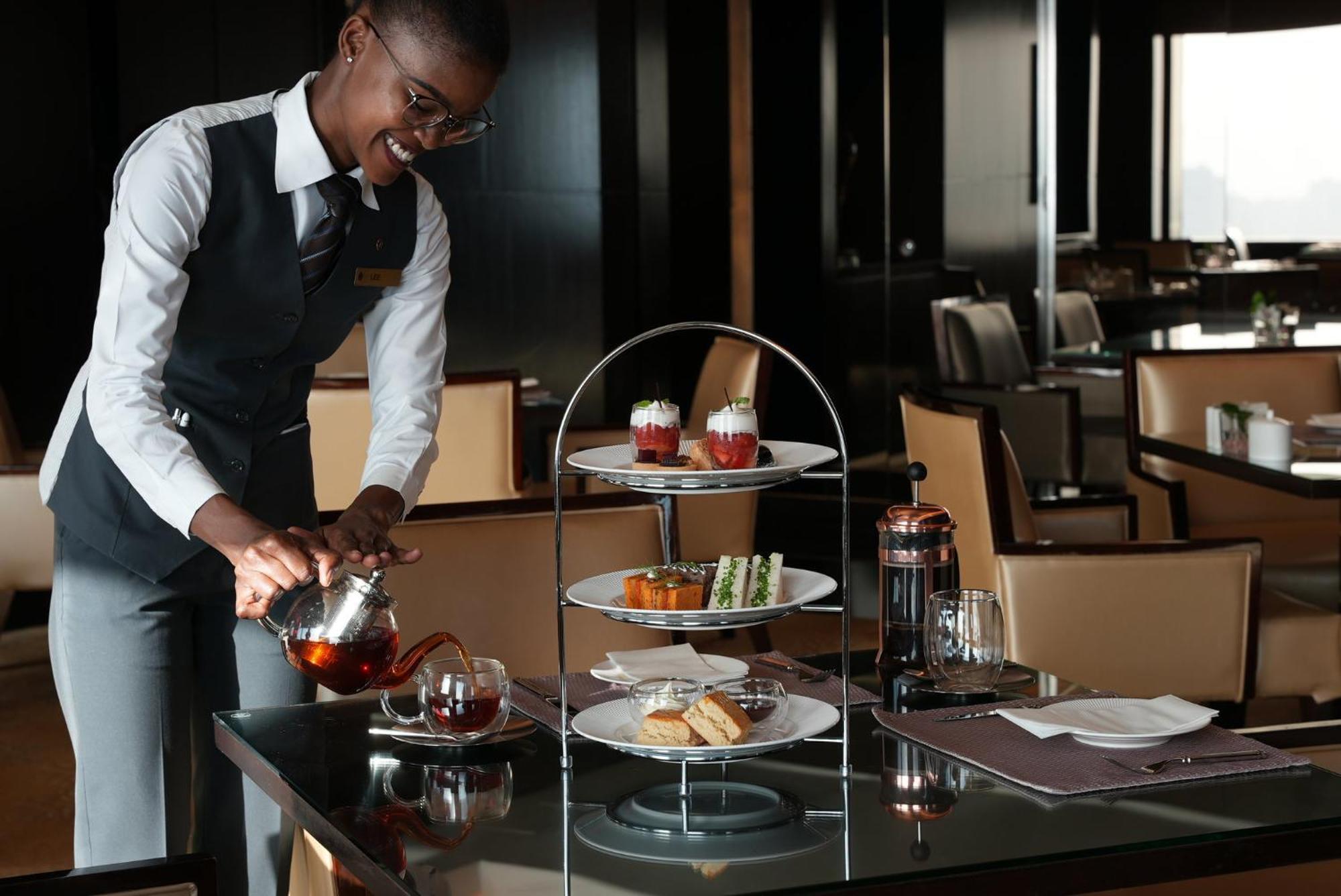 Intercontinental Dubai Festival City By Ihg Zewnętrze zdjęcie Afternoon tea at the Emirates Lounge in Dubai International Airport