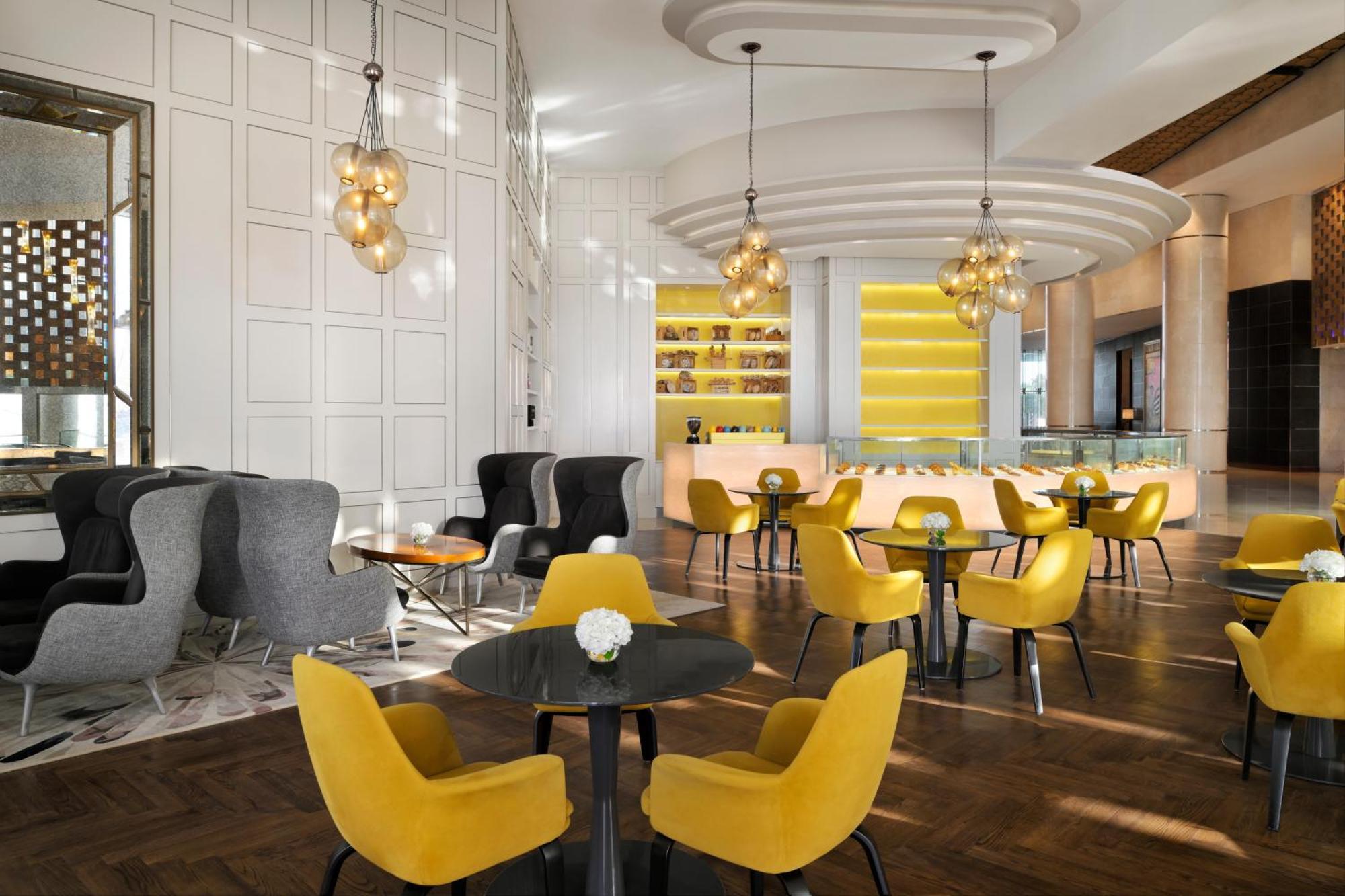 Intercontinental Dubai Festival City By Ihg Zewnętrze zdjęcie The Lounge at the airport