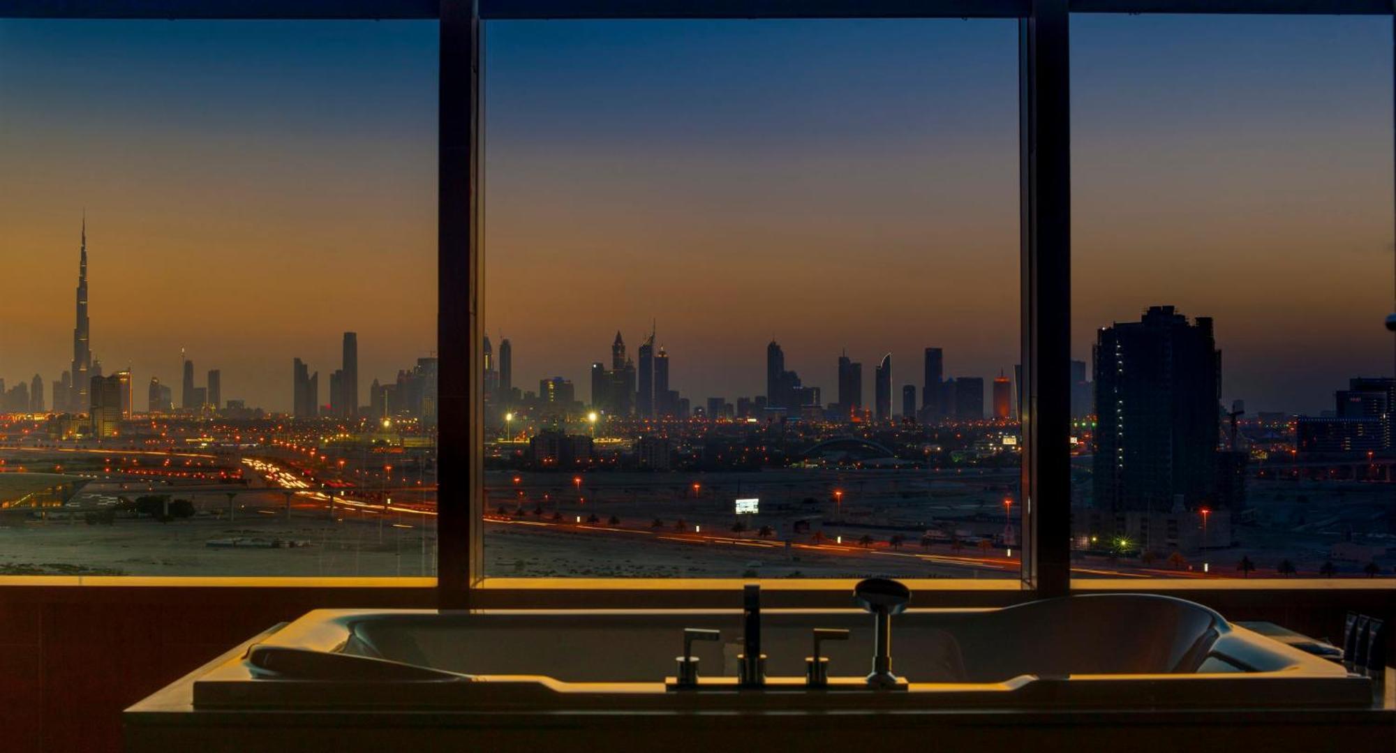 Intercontinental Dubai Festival City By Ihg Zewnętrze zdjęcie View from the bathroom